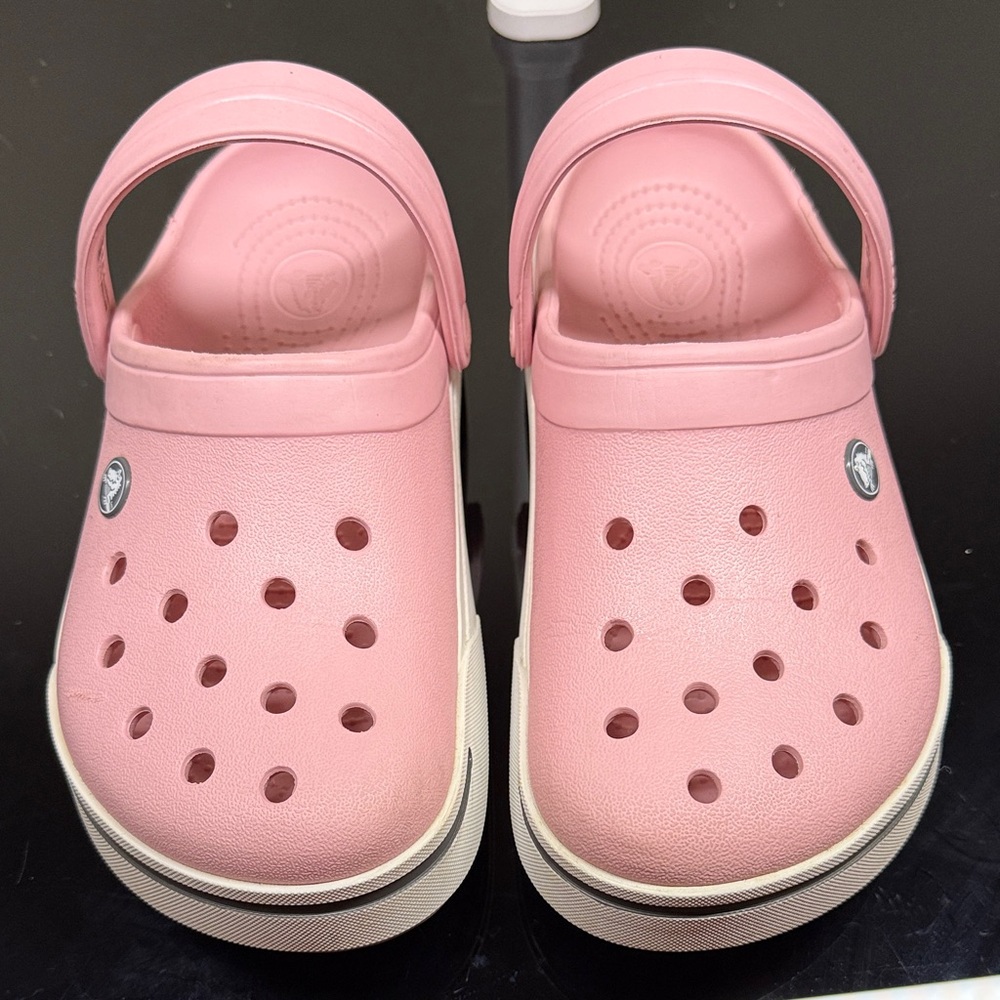 Bubble Gum Pink Rare Crocs size 8 (w) or size 6 (m). Vintage style and color!